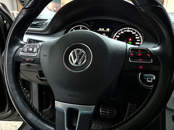Volkswagen Passat Alltrack 16 of 26