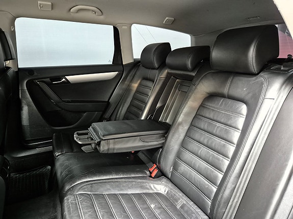 Volkswagen Passat Alltrack 24 of 26
