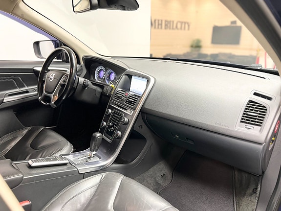 Volvo XC60 6 of 11