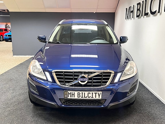 Volvo XC60 2 of 11