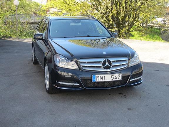 Mercedes-Benz C200 2 of 11