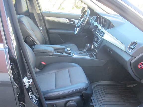 Mercedes-Benz C200 4 of 11