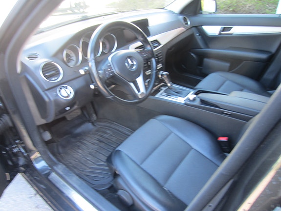 Mercedes-Benz C200 11 of 11