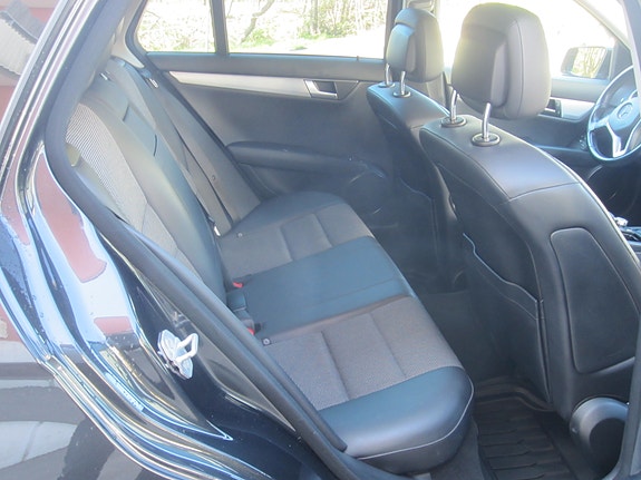 Mercedes-Benz C200 6 of 11