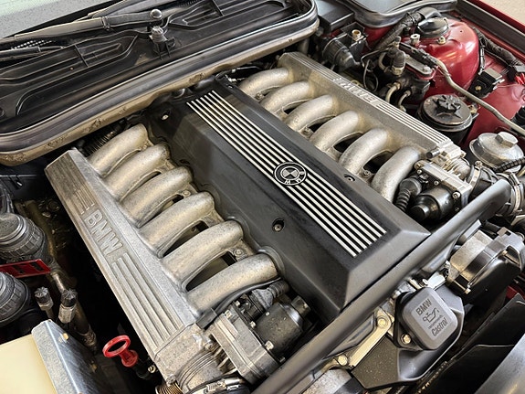 BMW 850i 26 of 28