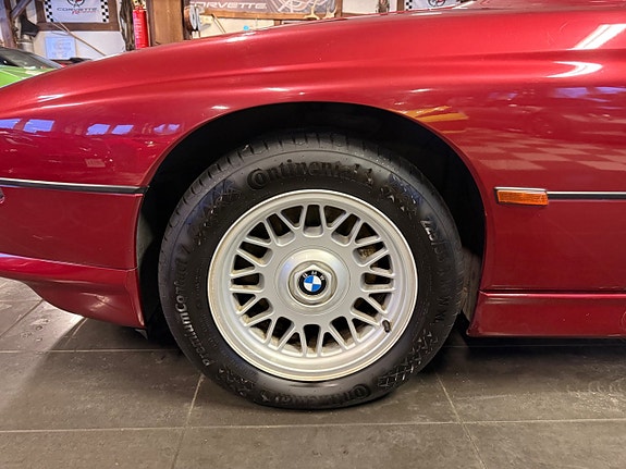BMW 850i 6 of 28