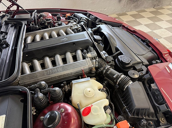 BMW 850i 27 of 28