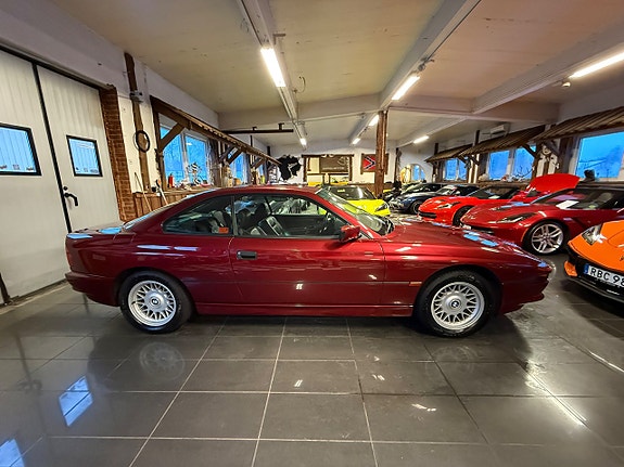 BMW 850i 11 of 28