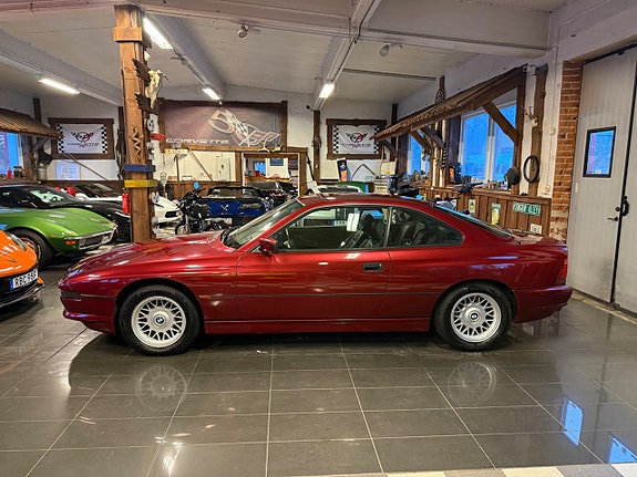BMW 850i 4 of 28