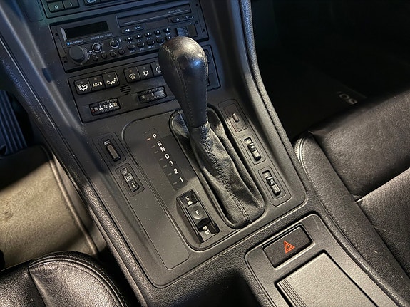 BMW 850i 23 of 28