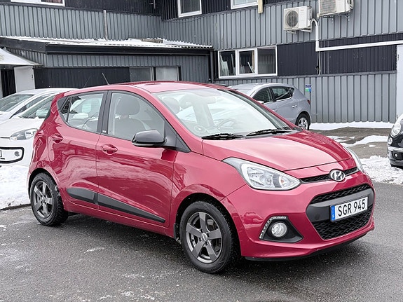 Hyundai i10 2 of 5