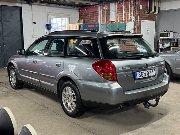 Subaru Outback 4 of 5