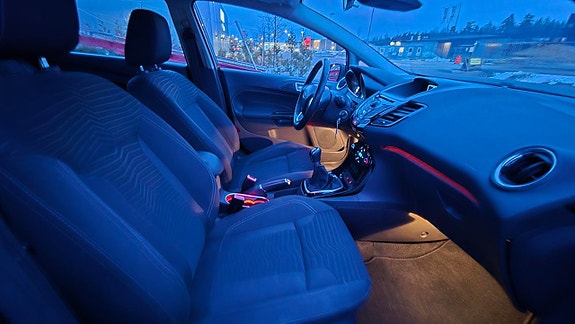 Ford Fiesta 7 of 9