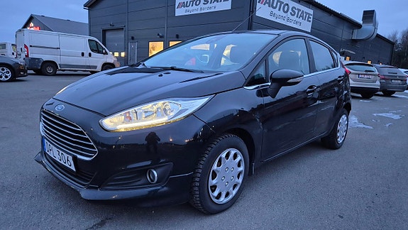 Ford Fiesta 2 of 5