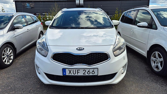 Kia Carens 3 of 5