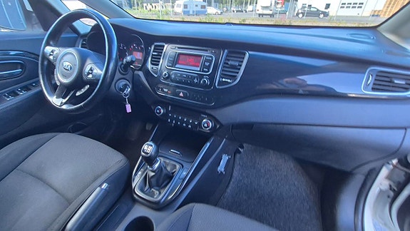 Kia Carens 6 of 10