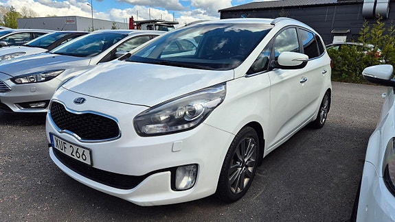 Kia Carens 2 of 5