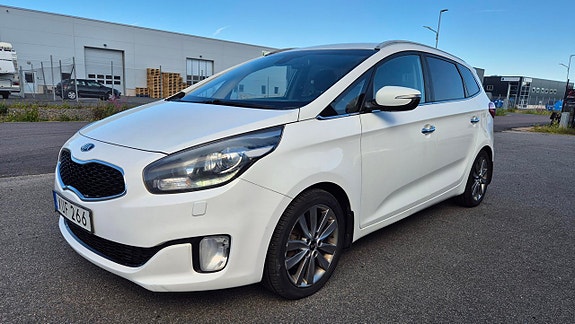 Kia Carens 2 of 10