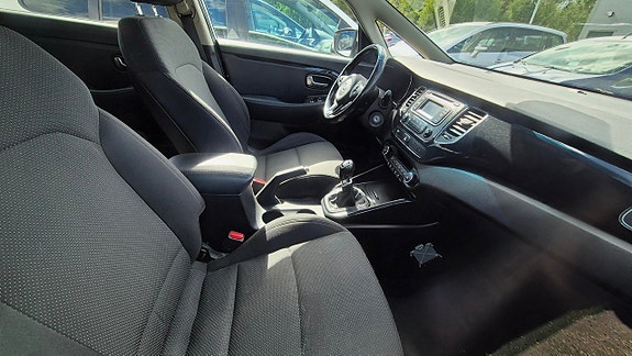 Kia Carens 5 of 10