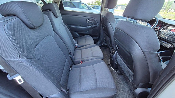 Kia Carens 8 of 10