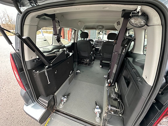 Peugeot Partner Tepee 12 of 28