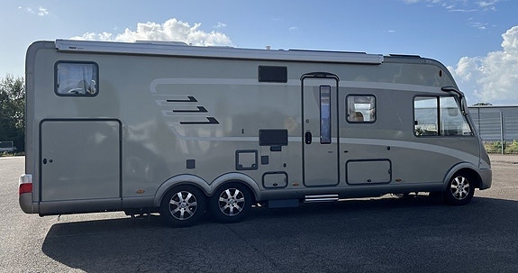 Hymer B 878 SL Fullutrustad/E&P Stödben/Läder/5,5ton/2700mil/2 ägare