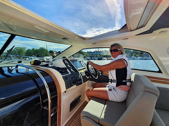 Aquador 30 Sport Top 4 of 10