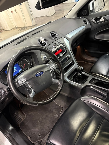 Ford Mondeo 12 of 16