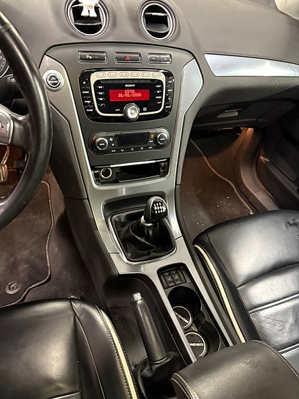 Ford Mondeo 13 of 16