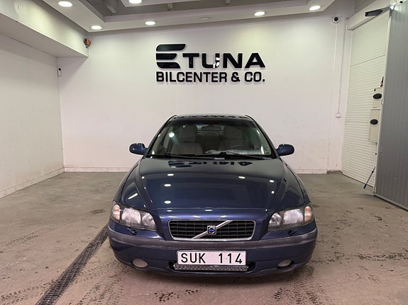 Volvo S60 2 of 5