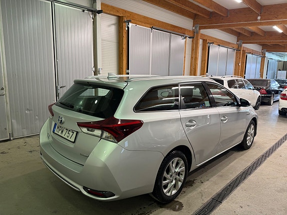 Toyota Auris 12 of 15