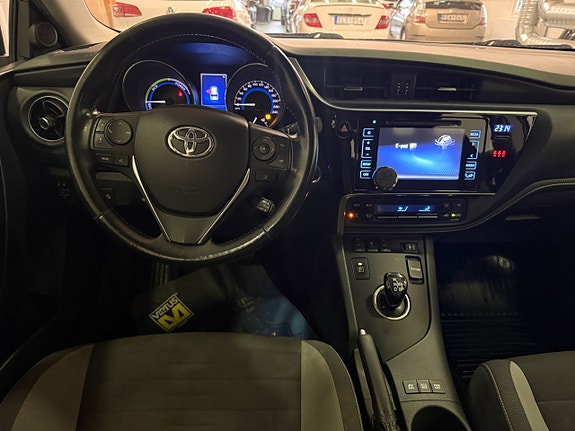 Toyota Auris 9 of 15