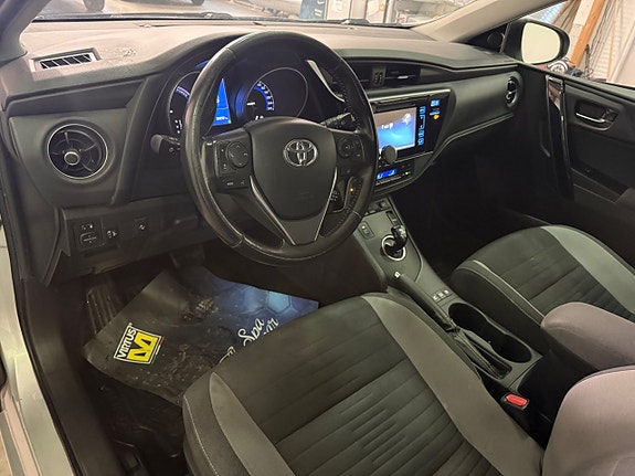 Toyota Auris 6 of 15