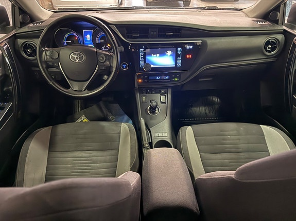 Toyota Auris 8 of 15