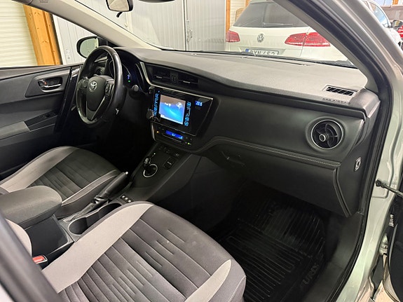 Toyota Auris 15 of 15