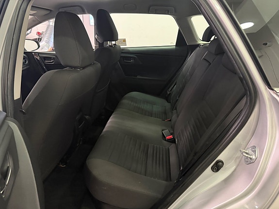 Toyota Auris 10 of 15