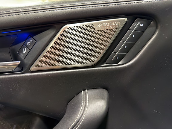 Jaguar I-PACE 16 of 20