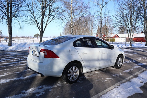 Volvo S60 3 of 5