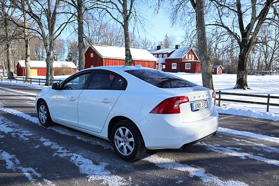 Volvo S60 2 of 5