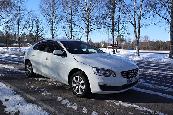 Volvo S60 4 of 5