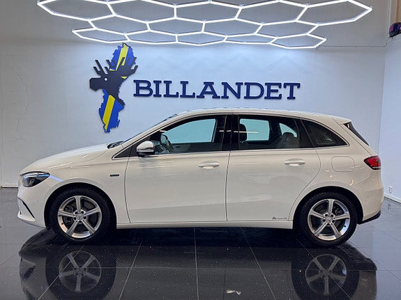 Mercedes-Benz B250 e 3 of 5