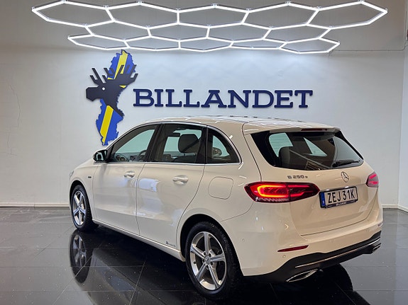 Mercedes-Benz B250 e 4 of 5