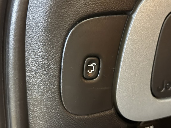 Jeep Cherokee 9 of 27