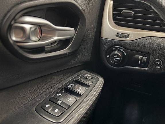 Jeep Cherokee 18 of 27