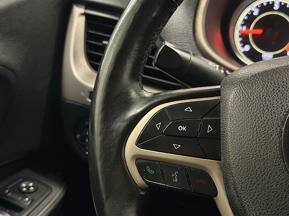 Jeep Cherokee 19 of 27