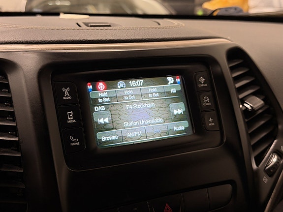 Jeep Cherokee 16 of 27
