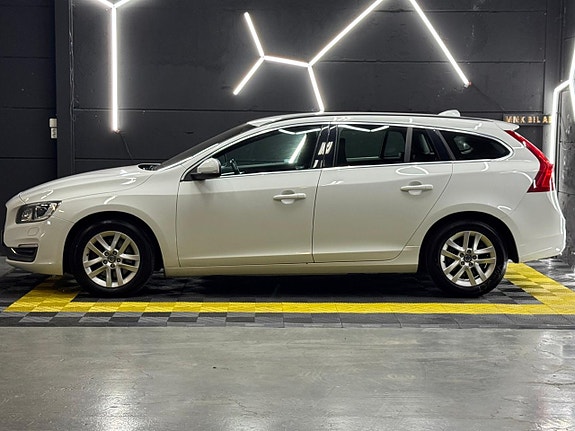 Volvo V60 4 of 25