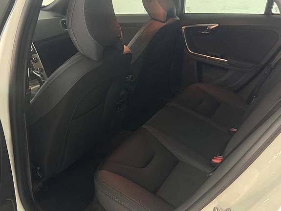 Volvo V60 11 of 25