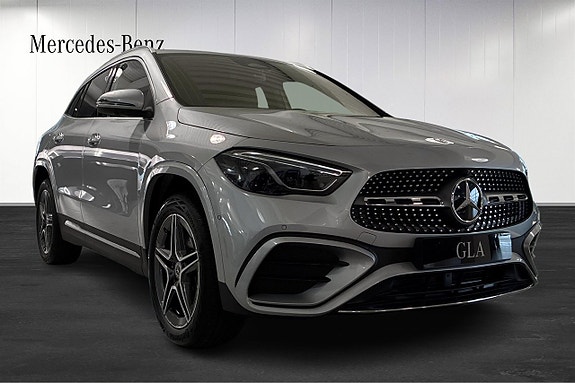 Mercedes-Benz GLA250 2 of 5
