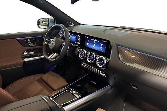 Mercedes-Benz GLA250 9 of 13